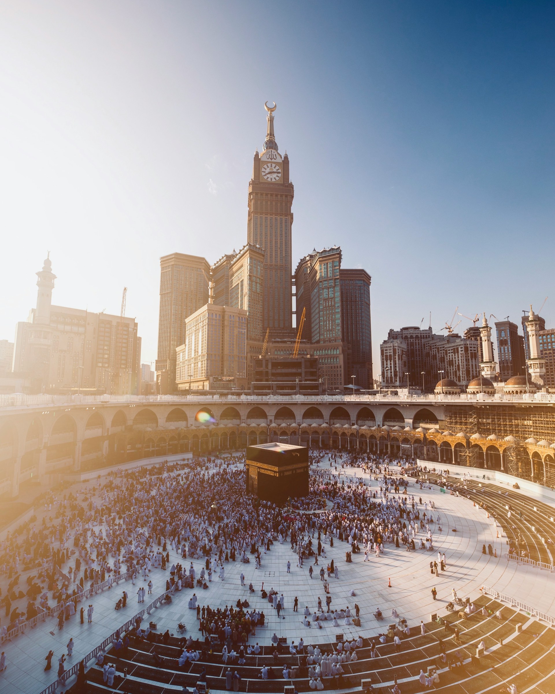 Masjidil Haram dari ketinggian saat matahari terbit